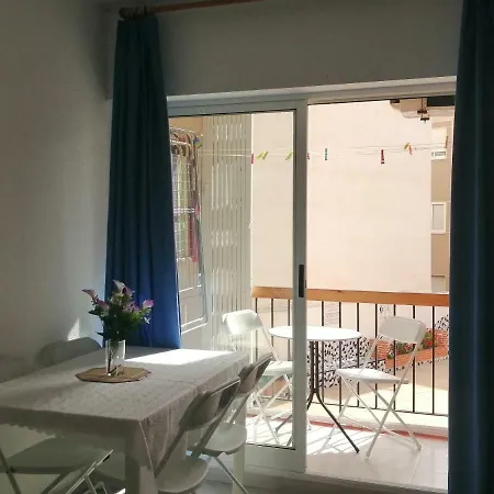 شقة Apartamento Avenida Habaneras